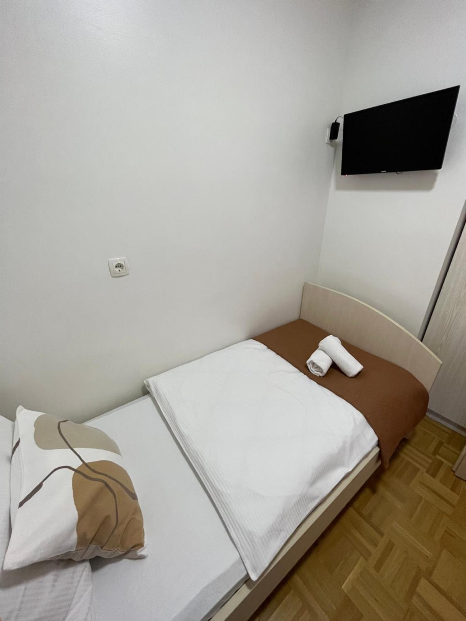 Appartamento For5 Ðakovo Esterno foto